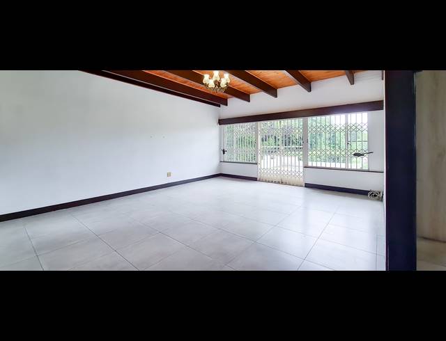 3 BEDROOM FREEHOLD TO LET IN CARLSWALD